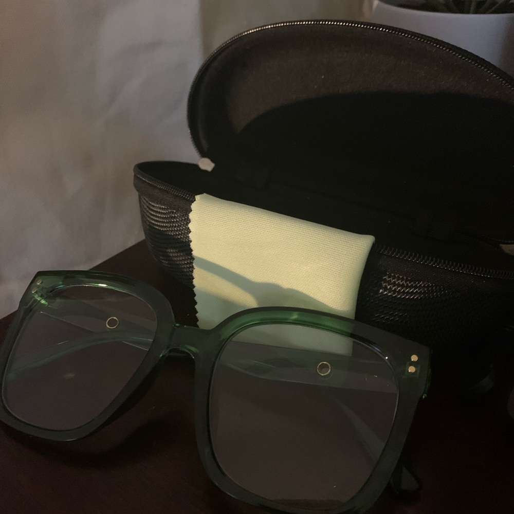 Anti-blue light eyeglasses